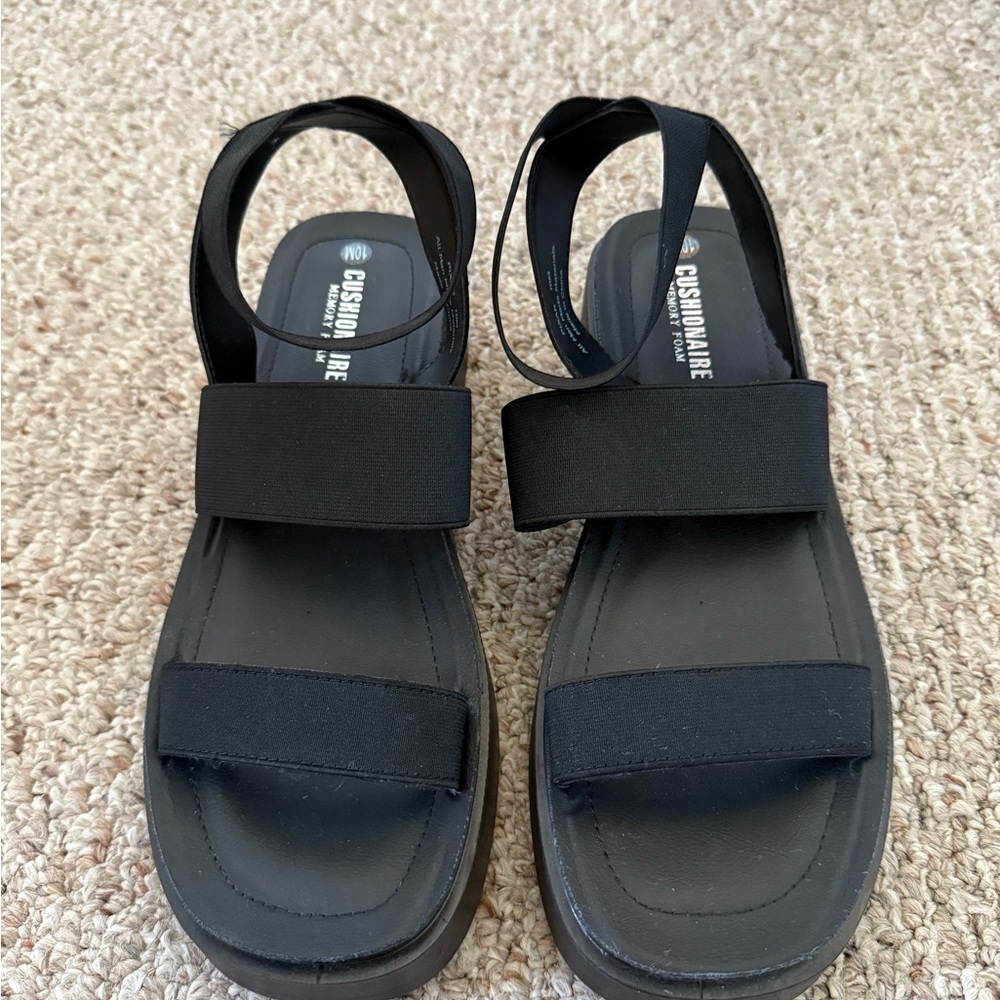 Cushionaire Black Women's Sandals - Picture 1 of 4